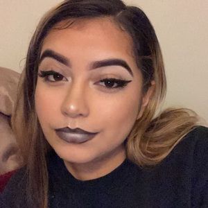 Meet your Posher, Sella